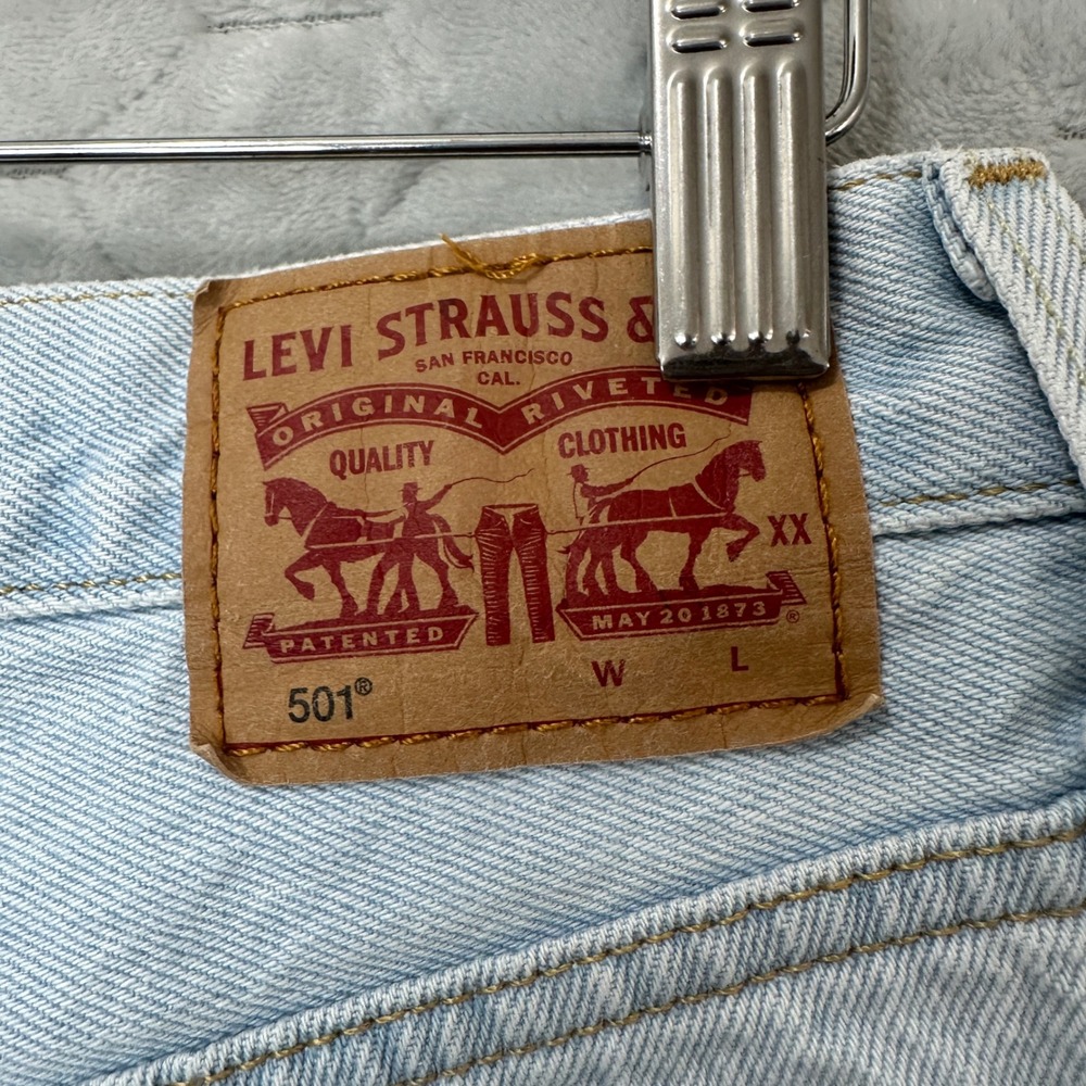 Levi's Women 501 Original Cutoff Denim Shorts Light Wash Blue W30 Summer Boho - Picture 6 of 9